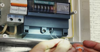 Скрытая проводка в деревянном доме в Ахтубинске от 1560 рублей - профессиональный монтаж